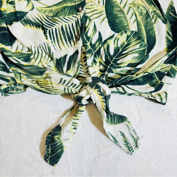 Tropical Green Leaf Print Women's Top - Picture 3 of 4